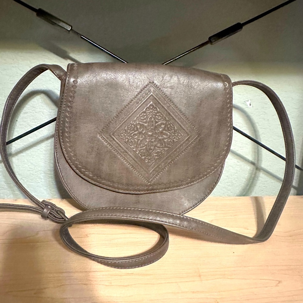 Vintage-Inspired Brown Crossbody with Embossed Floral Detail